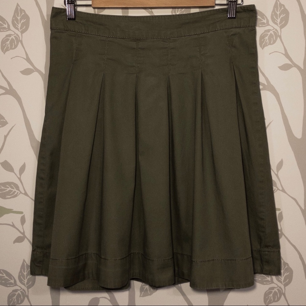 H&M Full & Fun Pleated Skirt Size 6